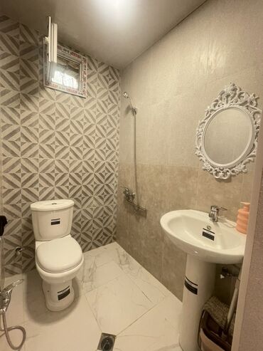 Uzunmüddətli kirayə mənzillər: Bu mənzildə taxta döşəmələr, müasir divar kağızları və geniş — 9