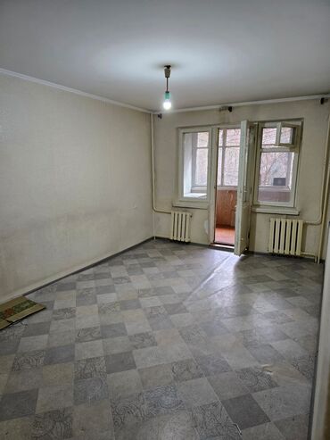 продаю квартиру: 1 комната, 31 м², 104 серия, 1 этаж, Старый ремонт