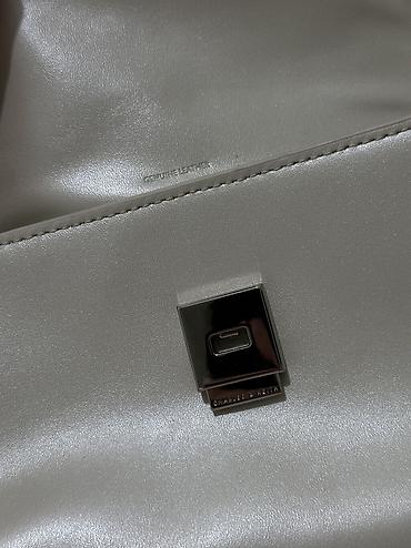 Классические сумки: Новая сумка Charles & Keith — 3 500 сом Оригинальная сумка — 4