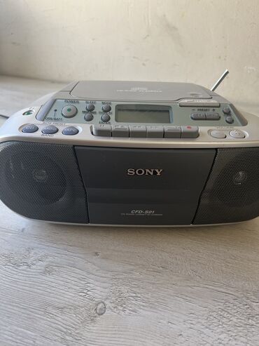 pleyer: Sony -Disk,kaset,radio !