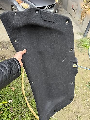 keci: Hyundai Elantra üçün arxa baqaj yan döşəməsi (salon qızıltısı). - — 2