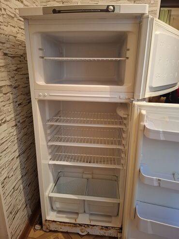 sac yuxa: İşlənmiş 2 qapılı Indesit Soyuducu Satılır, rəng - Ağ