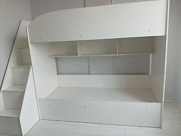полк: Двухъярусная детская кровать с лестницей и полками. - Конструкция — 1