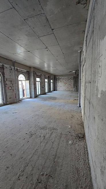 şu: Satılır 4 otaqlı yeni tikili 145 m², Ağ şəhər q. Kateqoriya Yeni — 3