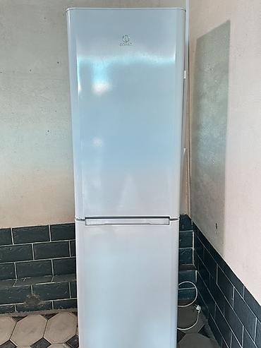 Холодильник Indesit, Б/у, Двухкамерный