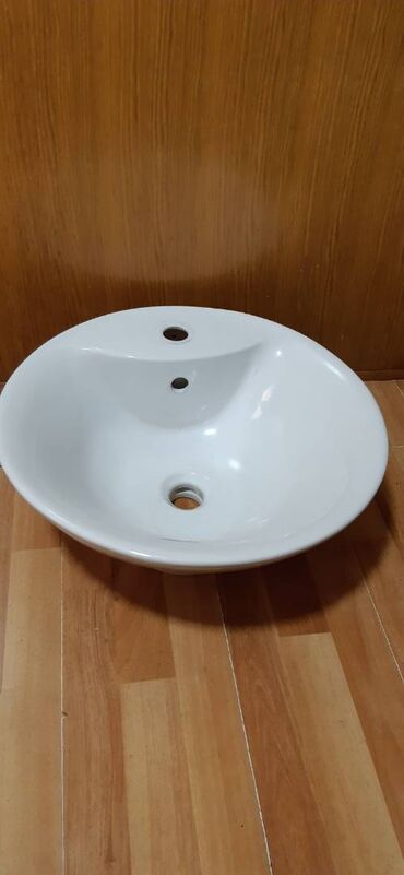 dormeo set jorgan jastuk i torba: Okrugli lavabo 47x20cm očuvano