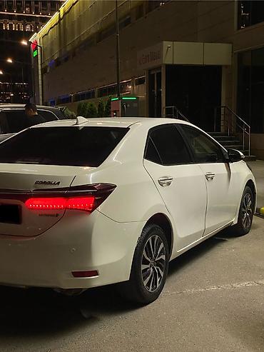 Toyota: Toyota Corolla: 2019 г., Гибрид, Седан — 5