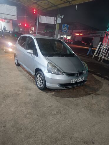 xezer avtomobil qiymeti: Honda Fit: 1.3 l | 2001 il Universal