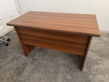 реклама офисной мебели: İşçi üçün, Dördbucaq masa