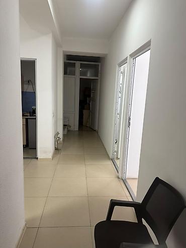 royal center: Аренда офисов, 150 м², В бизнес центре, С видом на горы, 1 линия, С оборудованием — 4