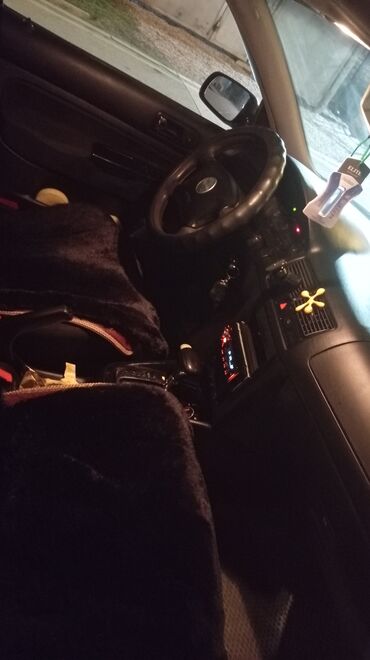 Volkswagen: Volkswagen Golf: 2003 г., 2 л, Автомат, Газ, Хэтчбэк — 9