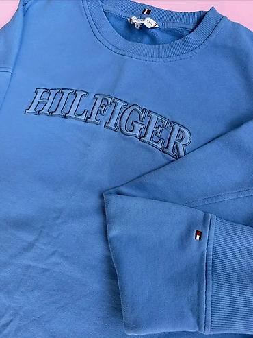 kos: Tommy Hilfiger muški/damski duks sa okruglim izrezom - Model — 5