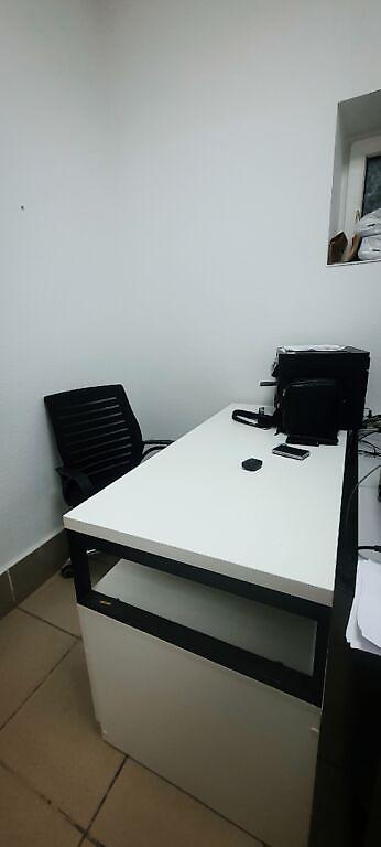 Аренда коммерческой недвижимости: Сдается офис 10 м2 25.000с и 15 м 35.000с Отличная локация район — 3