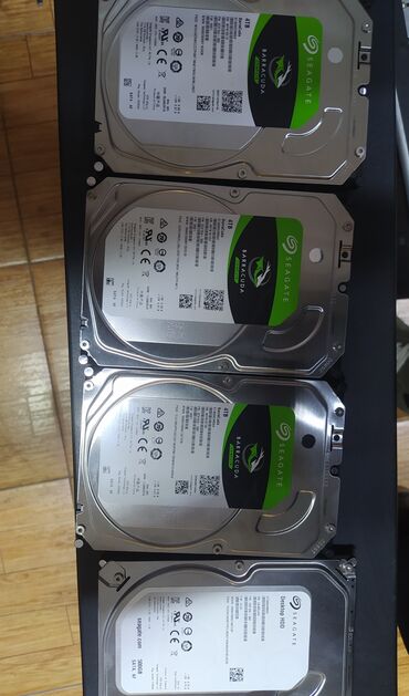 продаю жёсткий диск: Продаю б/у жёсткие диски 
4TB- 5000 сом 
500GB- 2000 сом