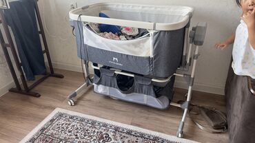 переносной домик: Манеж керебет, Колдонулган, Комоду менен, Башка материал