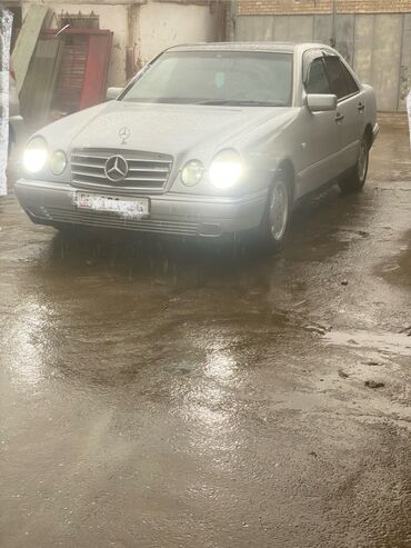 машина алам рассрочкага: Mercedes-Benz E-Class: 1997 г., 2.2 л, Механика, Бензин, Седан