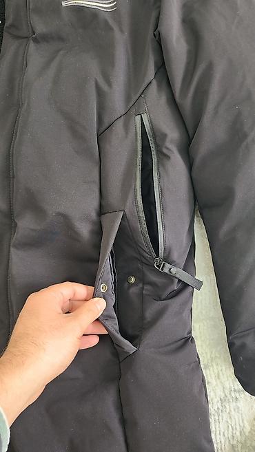 Пуховики и зимние куртки: Зимняя куртка, черная, тёплая. Б/У но в хорошем состоянии. Одевал — 8