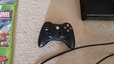 Xbox 360 & Xbox: Xbox 360 E. Ideal vəziyyətdədir, təzə kimidir, az işlənibdir — 3