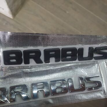 Emblemlər və nişanlar: Brabus yazısı satılır.Qara və xrom rəngləri var.Qiyməti 10 manat