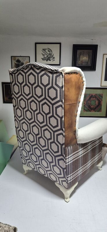 Fotelje: Fotelja sa visokim naslonom i raznolikim presvlakama kombinuje — 10