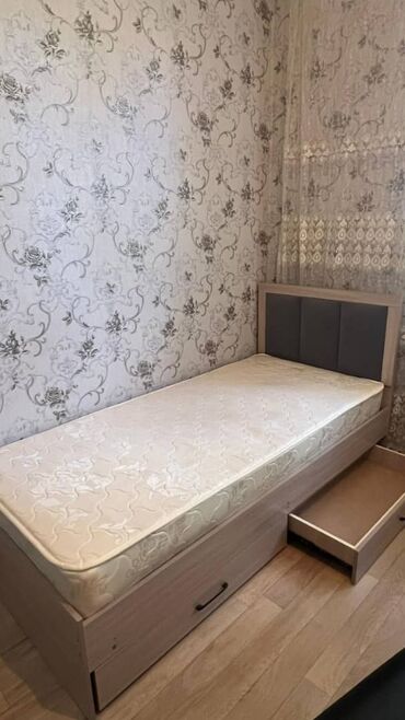 двуспальная кровать с ящиками: Г.Кара-Балта.
Продаётся кровать. 
Цена 10 000сом.
Самовывоз
