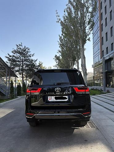 Toyota: Toyota Land Cruiser: 2023 г., 3.5 л, Бензин — 8