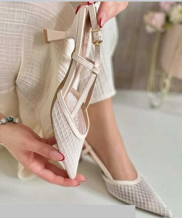 huggy wuggy dexy co: Sandals
