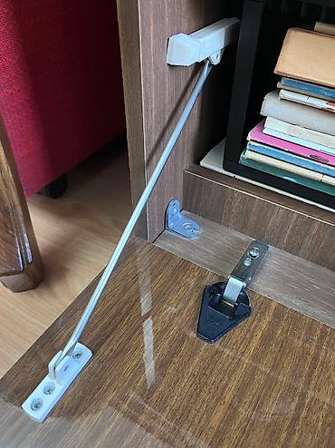 Тумбы и подставки для телевизора: Продаю б/у тумбы. Производство Белоруссия. Состояние отличное, без — 6