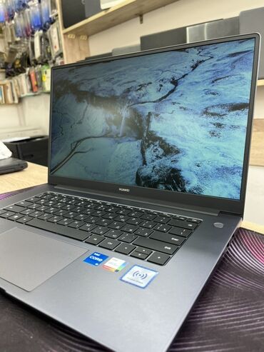 Настольные ПК и рабочие станции: Intel Core i5, 15.6 "