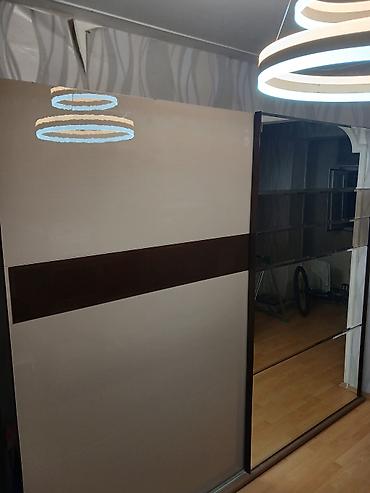 Sürgülü qapılı kupe dolab - 2 qapılı konstruksiya: biri tam güzgülü