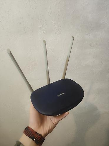 modem router tp link: Wi‑Fi роутер TP‑Link с тремя внешними антеннами. Основные — 2
