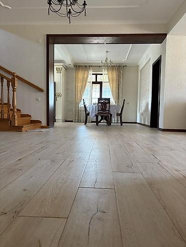 Продажа коттеджей и домов: Продается дом новопокрока, Общей площадью 400 м² . Количество — 5