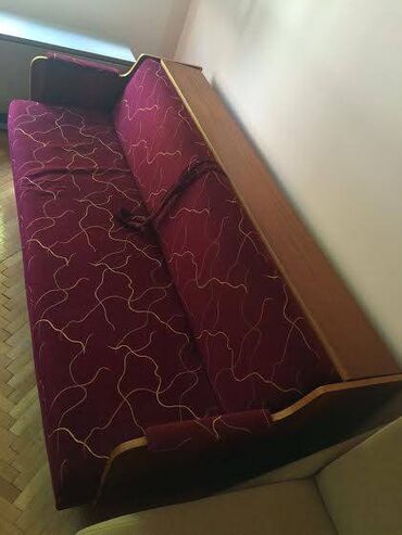 Sofe i kaučevi: Drveni kauč iz 50-tih presvučen ultrapasom, nalazi se na Karaburmi — 4