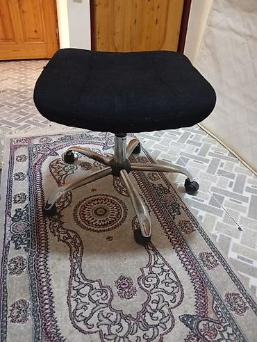 tek stul: Təkərli oturacaq/taburet - Yumşaq, geniş oturacaq hissəsi – qara — 2