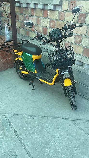 скутер honda adv: Электрический грузовой скутер (карго-скутер) жёлто‑чёрного цвета. 70 — 1