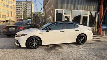 купить машину за 2000 долларов: Toyota Camry: 2021 г., 2.5 л, Автомат, Гибрид, Седан
