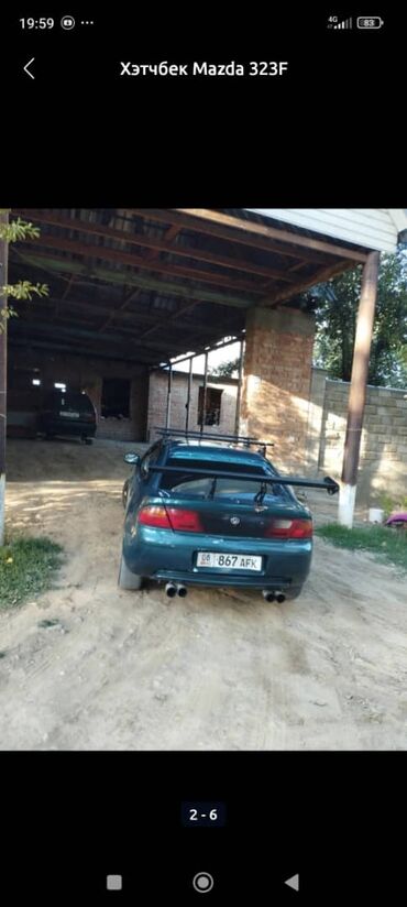 спринтер коротыш тюнинг: Mazda 323F хэтчбек, тёмно‑зелёный цвет. Спортивный образ: установлен