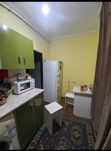 срочно продаётся 1 комнатная квартира в районе ошского рынка по улице кенсуйская: 1 комната, 36 м², 106 серия, 1 этаж, Косметический ремонт