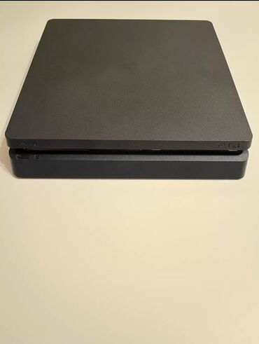 PS4 (Sony Playstation 4): PlayStation 4 slim az istifade olunub her weyi iwleyir yaddawi 1 tb di