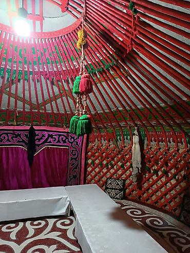 Аренда юрт: Аренда юрты, Каркас Деревянный, 85 баш, С полом, Стол, Стулья — 10
