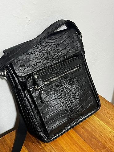 Классические сумки: Срочно продаётся барсетка, сумка из натуральной кожи Состояние — 2