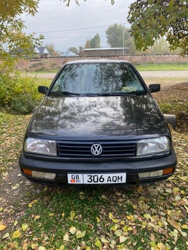 Volkswagen: Volkswagen Vento: 1992 г., 1.8 л, Механика, Бензин, Седан