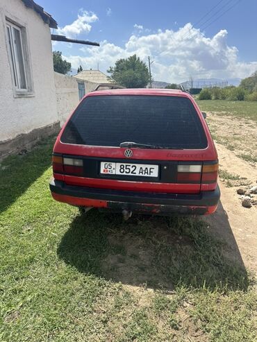 продаю связи с переездом: Красный универсал Volkswagen Passat B3, 1.8 моно привозной мотор жаны