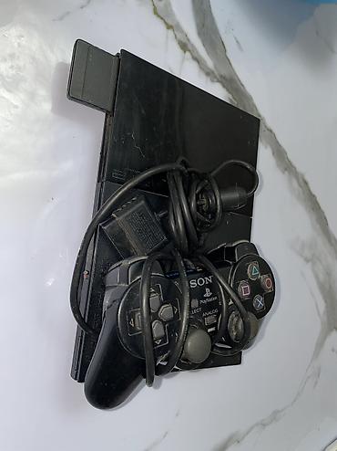 PS2 & PS1 (Sony PlayStation 2 & 1): Работает но нету шнуры кабели.
1 джойстик — 2