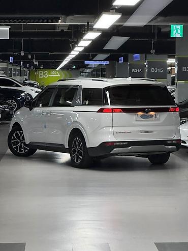 Kia: Kia Carnival: 2022 г., Минивэн — 36