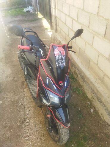 успокоители тормозных колодок: Макси-скутер 150 куб. см, Бензин, Б/у