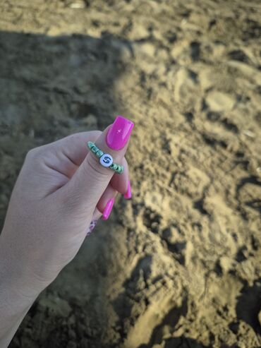 Üzüklər: Muncuqlu üzükler bürclerle cütü 1 manat,sadesi 0,50 qepik.her rengi — 20