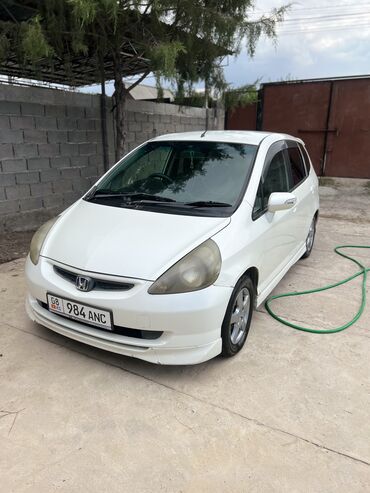 аренд фит: Honda Fit: 2002 г., 1.5 л, Вариатор, Бензин, Хэтчбэк