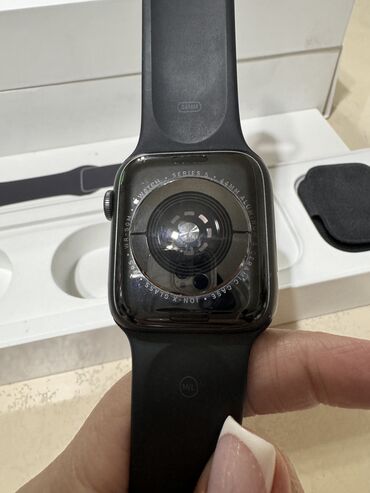 наручные: Apple Watch 5/44