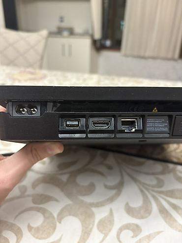 xbox one s disk: Sony PlayStation 4 Slim (PS4) oyun konsolu – qara rəng. Komplekt: - — 3